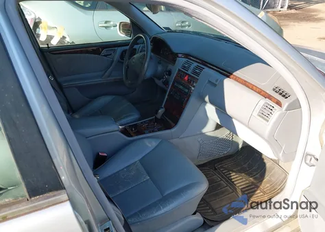 2001 Mercedes-Benz E 320 z USA, uszkodzony, nr VIN WDBJH65J71B272776